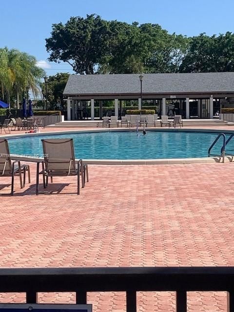 En Venta: $129,900 (2 camas, 2 baños, 1294 Pies cuadrados)