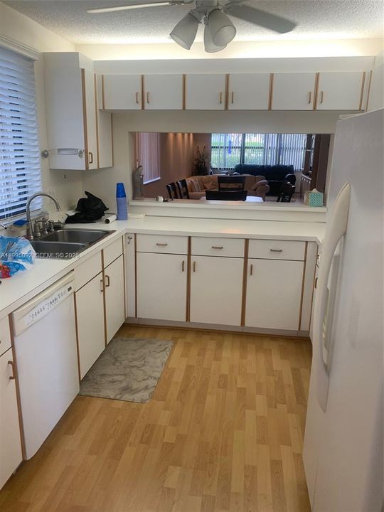 En Venta: $129,900 (2 camas, 2 baños, 1294 Pies cuadrados)