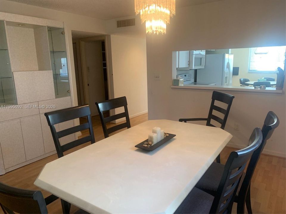 En Venta: $129,900 (2 camas, 2 baños, 1294 Pies cuadrados)