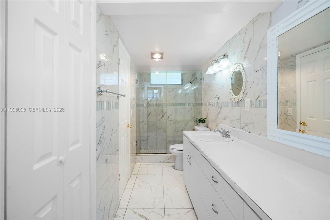 For Sale: $175,000 (1 beds, 1 baths, 768 Square Feet)