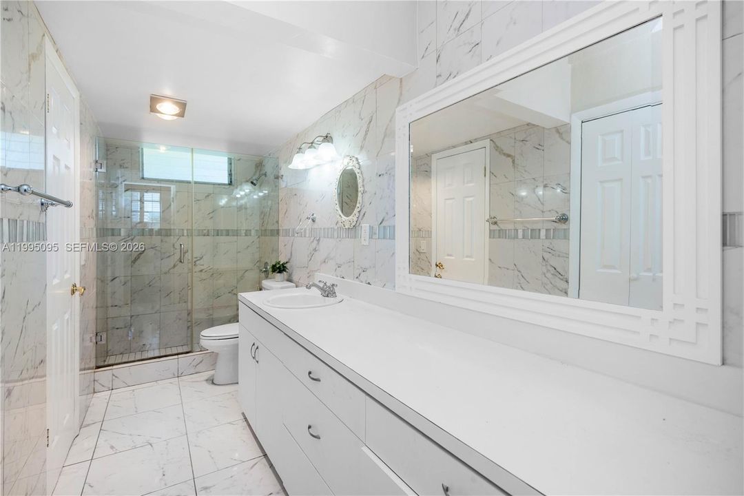 For Sale: $175,000 (1 beds, 1 baths, 768 Square Feet)
