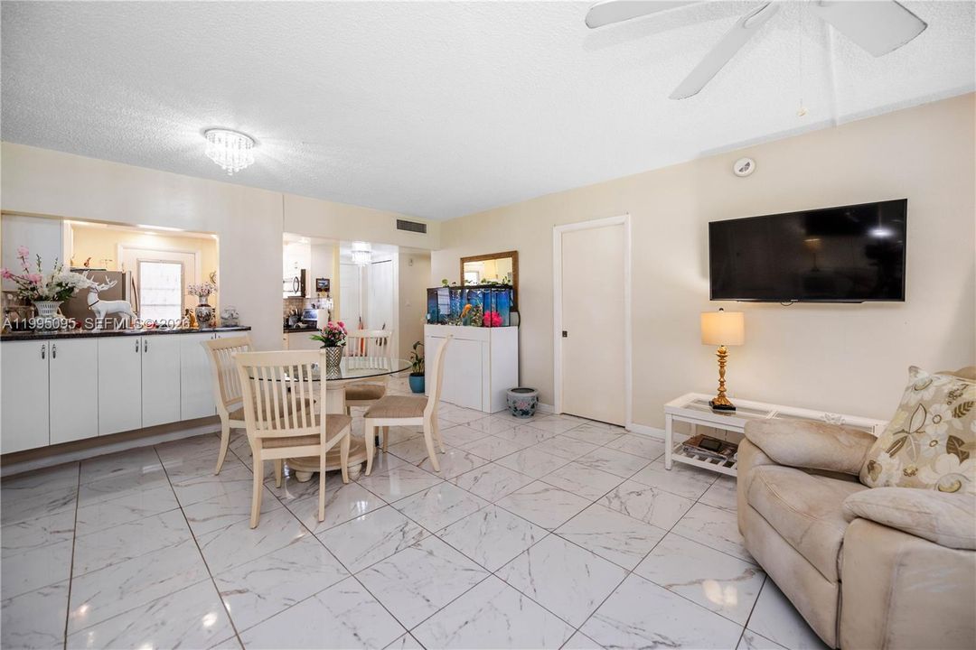 For Sale: $175,000 (1 beds, 1 baths, 768 Square Feet)