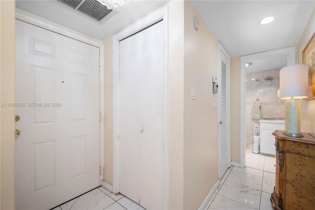 For Sale: $175,000 (1 beds, 1 baths, 768 Square Feet)