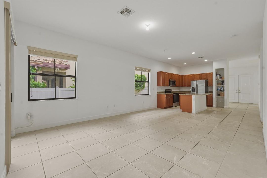 5105 Kitchen and Family View