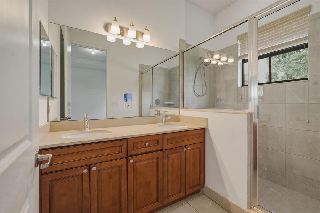 5105 Master Bath