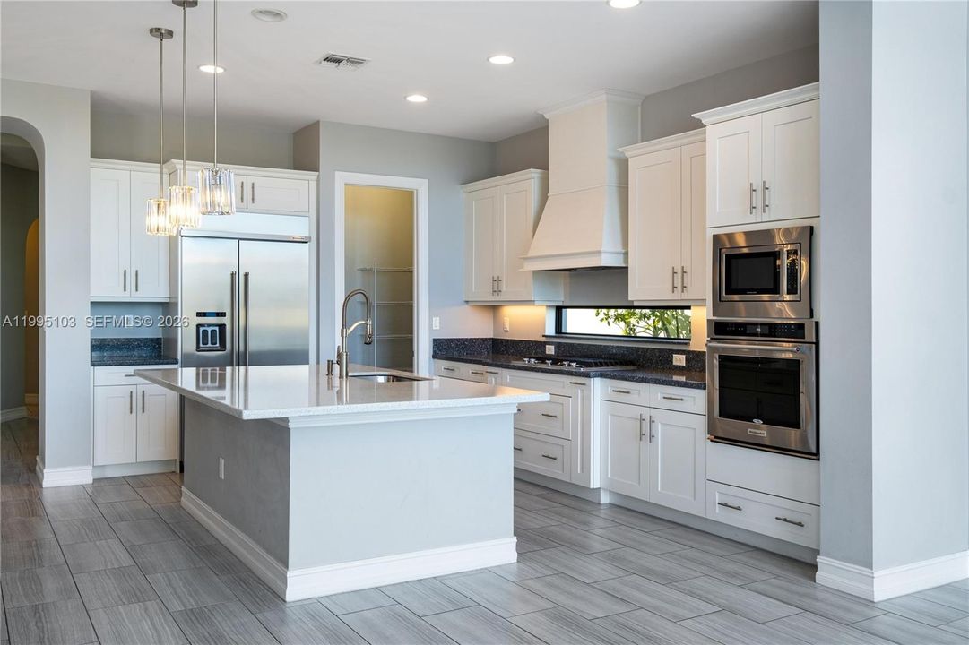 For Sale: $1,725,000 (5 beds, 5 baths, 3695 Square Feet)