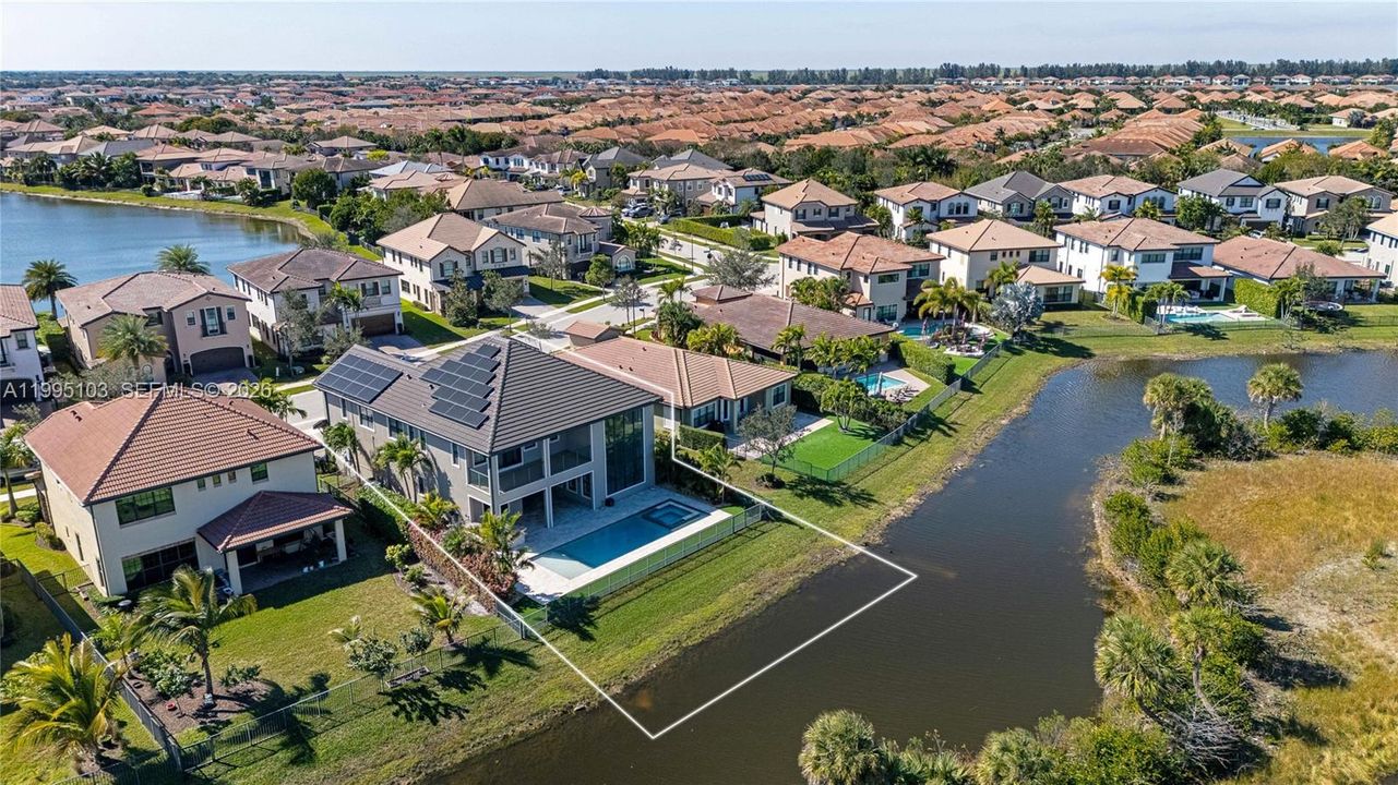 For Sale: $1,725,000 (5 beds, 5 baths, 3695 Square Feet)