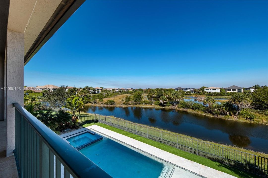 For Sale: $1,725,000 (5 beds, 5 baths, 3695 Square Feet)