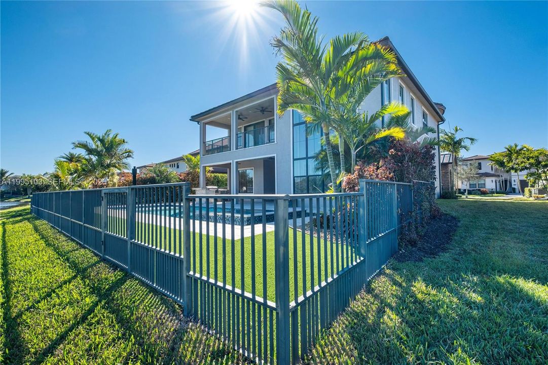 For Sale: $1,725,000 (5 beds, 5 baths, 3695 Square Feet)