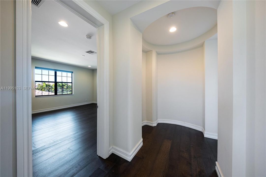 For Sale: $1,725,000 (5 beds, 5 baths, 3695 Square Feet)
