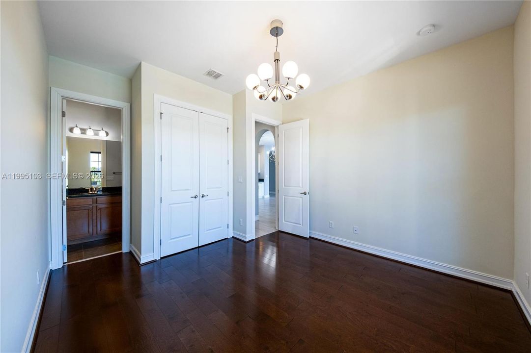 For Sale: $1,725,000 (5 beds, 5 baths, 3695 Square Feet)