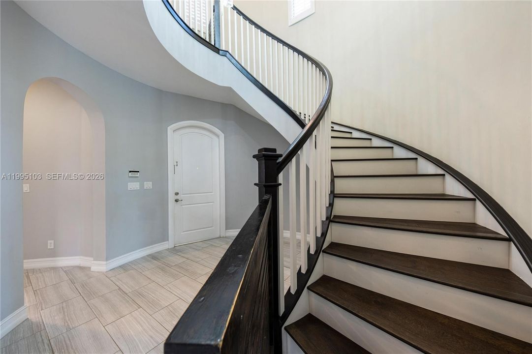 For Sale: $1,725,000 (5 beds, 5 baths, 3695 Square Feet)