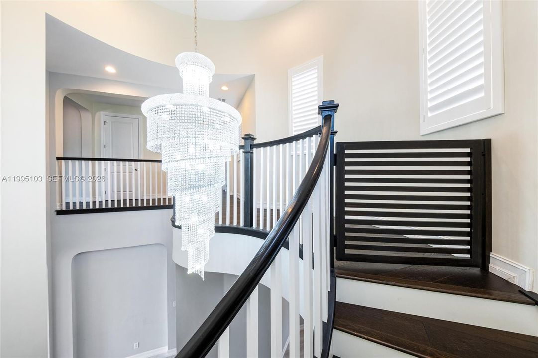 For Sale: $1,725,000 (5 beds, 5 baths, 3695 Square Feet)