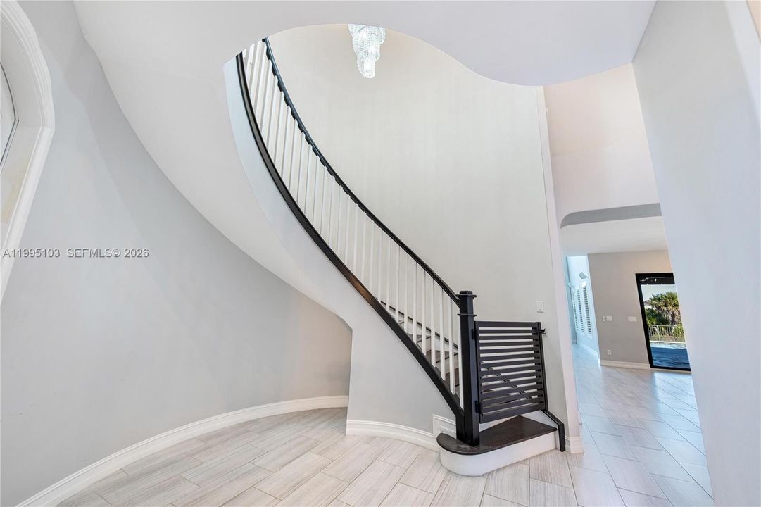 For Sale: $1,725,000 (5 beds, 5 baths, 3695 Square Feet)
