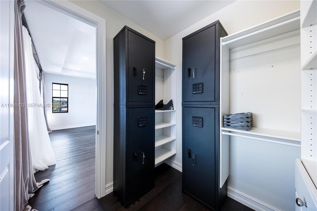 For Sale: $1,725,000 (5 beds, 5 baths, 3695 Square Feet)