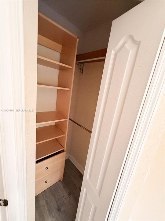合同活跃: $220,000 (2 贝兹, 2 浴室, 1282 平方英尺)