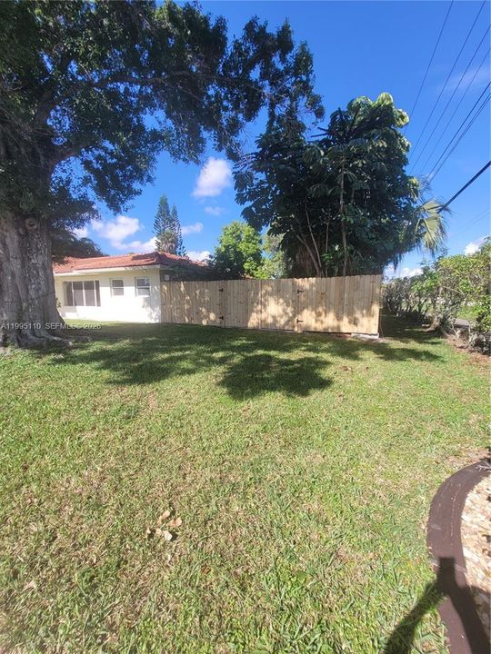 For Rent: $3,600 (5 beds, 3 baths, 1697 Square Feet)