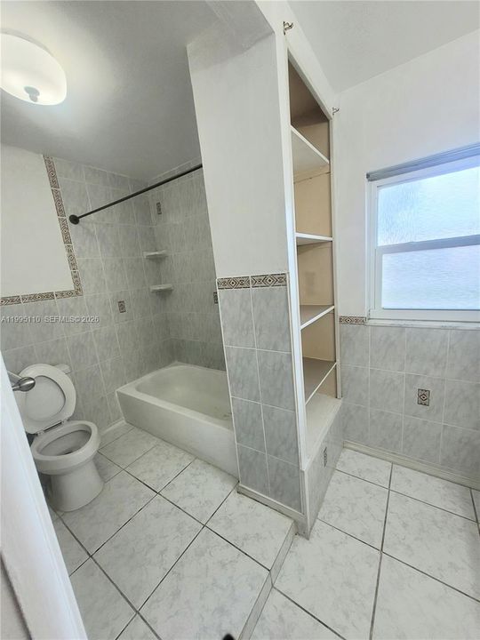 For Rent: $3,600 (5 beds, 3 baths, 1697 Square Feet)