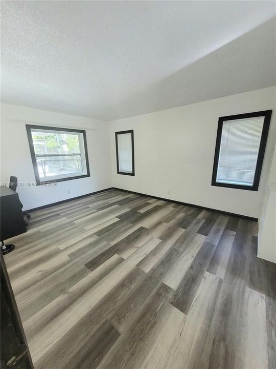 For Rent: $3,600 (5 beds, 3 baths, 1697 Square Feet)