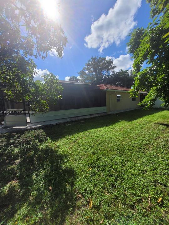 For Rent: $3,600 (5 beds, 3 baths, 1697 Square Feet)