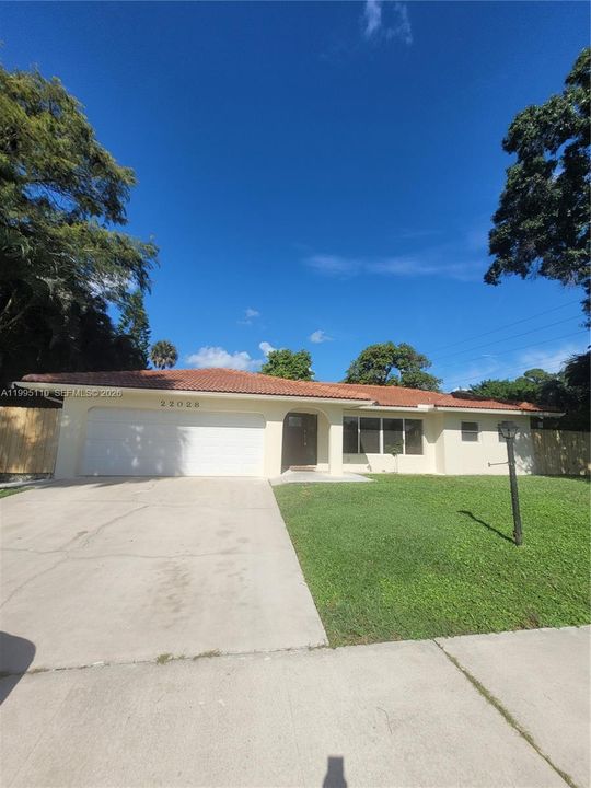 For Rent: $3,600 (5 beds, 3 baths, 1697 Square Feet)