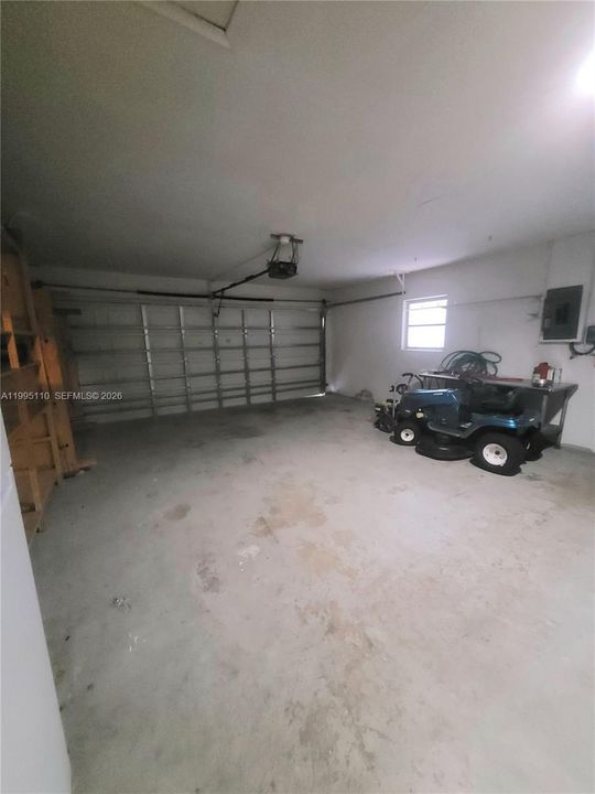 For Rent: $3,600 (5 beds, 3 baths, 1697 Square Feet)