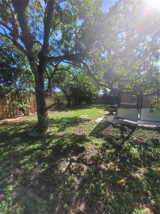 For Rent: $3,600 (5 beds, 3 baths, 1697 Square Feet)