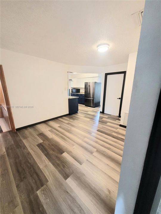 For Rent: $3,600 (5 beds, 3 baths, 1697 Square Feet)