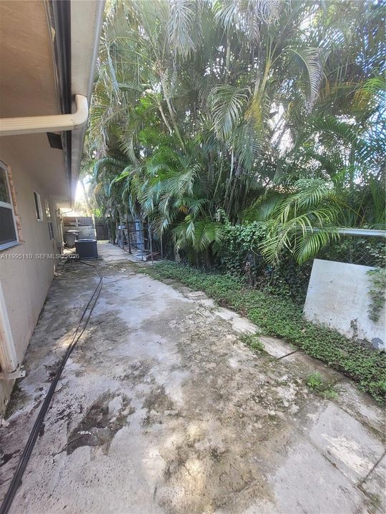For Rent: $3,600 (5 beds, 3 baths, 1697 Square Feet)