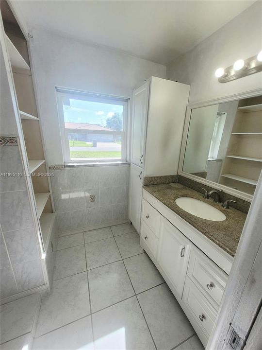 For Rent: $3,600 (5 beds, 3 baths, 1697 Square Feet)