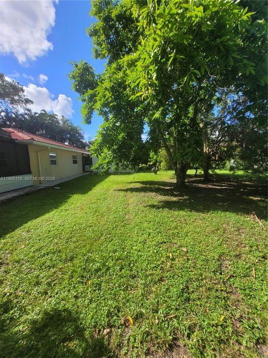 For Rent: $3,600 (5 beds, 3 baths, 1697 Square Feet)