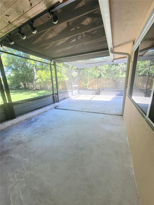 For Rent: $3,600 (5 beds, 3 baths, 1697 Square Feet)