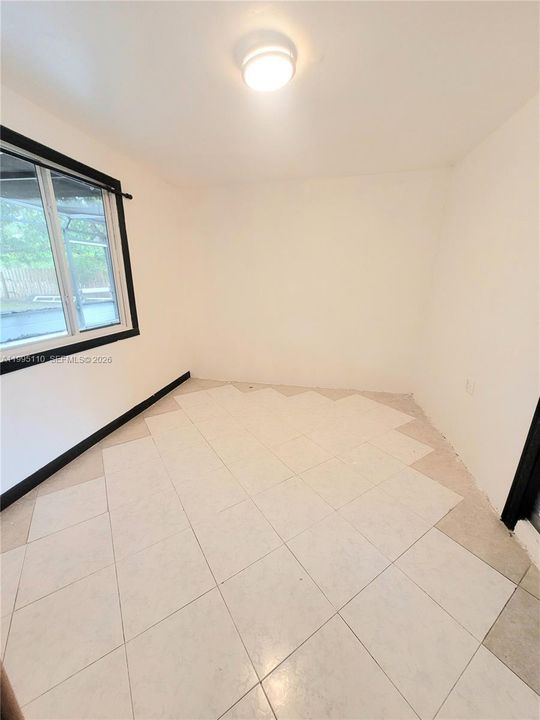 For Rent: $3,600 (5 beds, 3 baths, 1697 Square Feet)