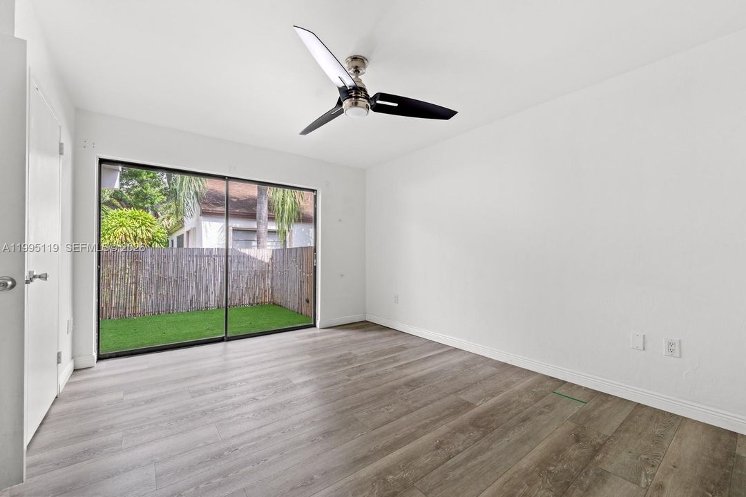 For Sale: $715,000 (2 beds, 1 baths, 1033 Square Feet)