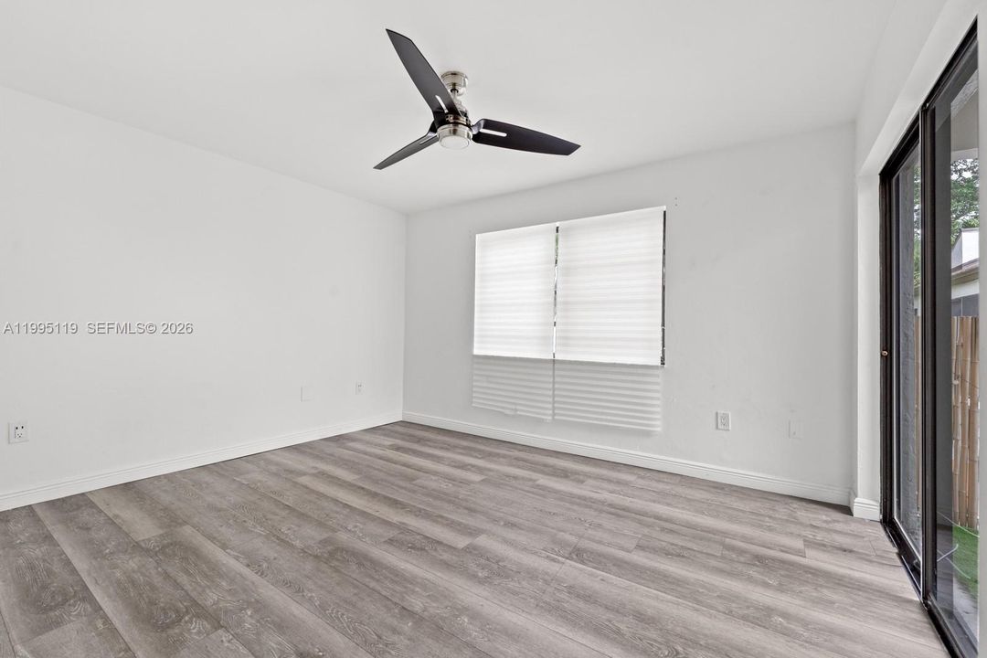 For Sale: $715,000 (2 beds, 1 baths, 1033 Square Feet)