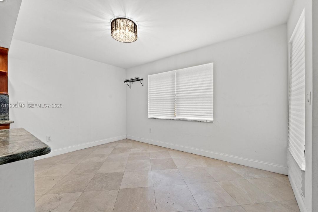 For Sale: $715,000 (2 beds, 1 baths, 1033 Square Feet)