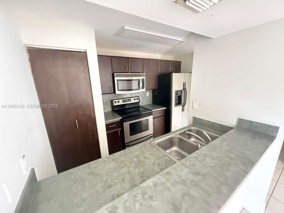 出租: $1,800 (1 贝兹, 1 浴室, 619 平方英尺)