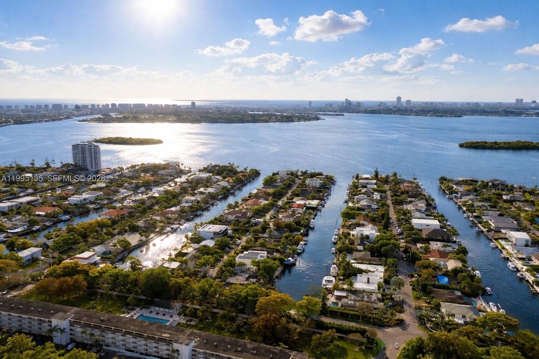 For Sale: $3,650,000 (5 beds, 4 baths, 3715 Square Feet)