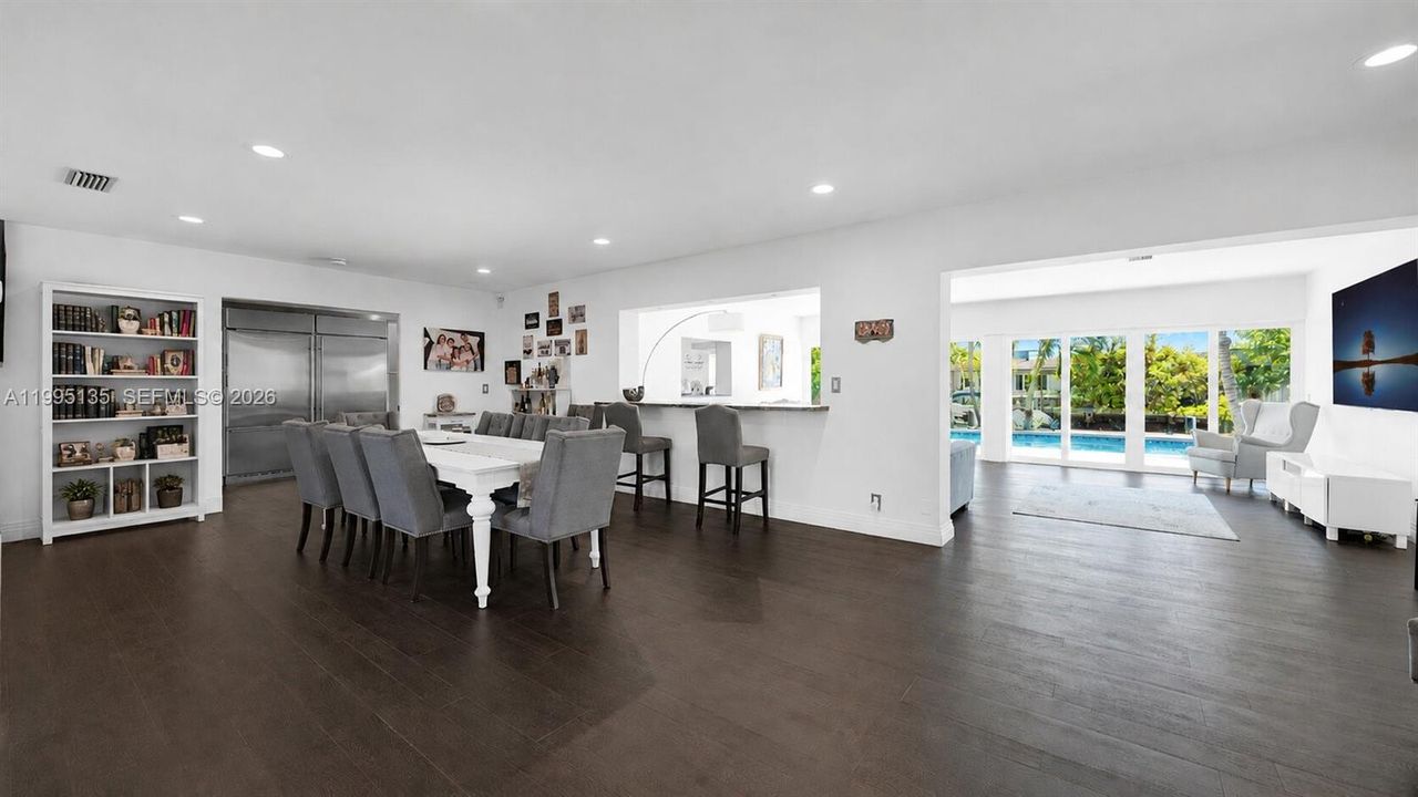 For Sale: $3,650,000 (5 beds, 4 baths, 3715 Square Feet)
