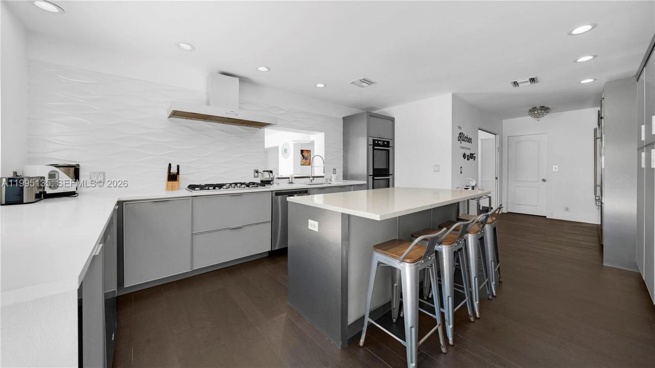 For Sale: $3,650,000 (5 beds, 4 baths, 3715 Square Feet)