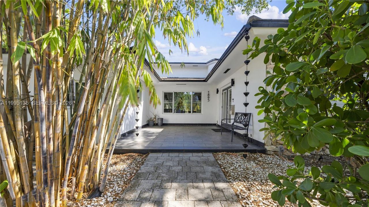 For Sale: $3,650,000 (5 beds, 4 baths, 3715 Square Feet)
