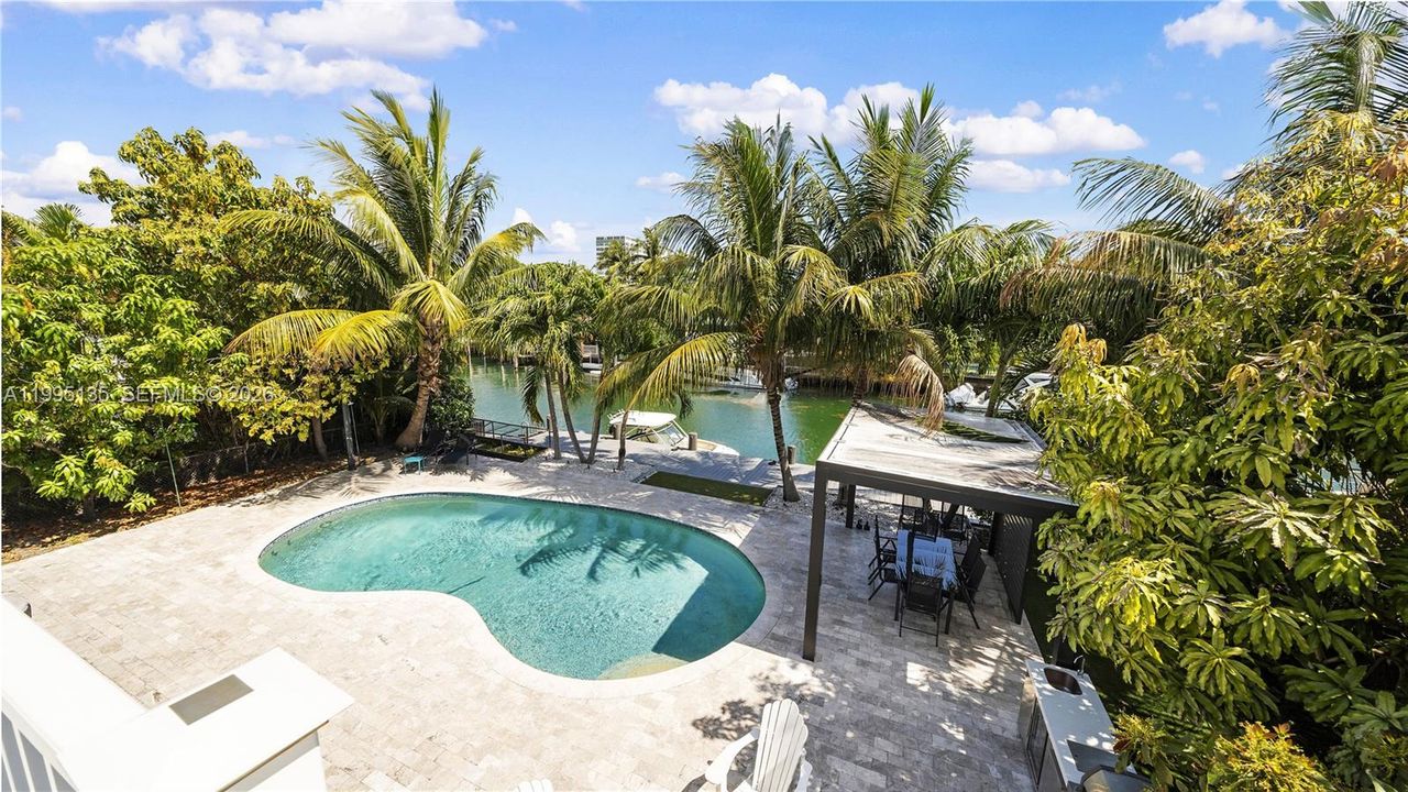 For Sale: $3,650,000 (5 beds, 4 baths, 3715 Square Feet)