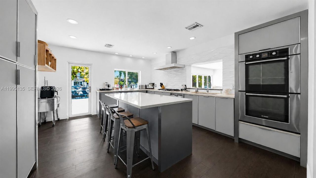 For Sale: $3,650,000 (5 beds, 4 baths, 3715 Square Feet)