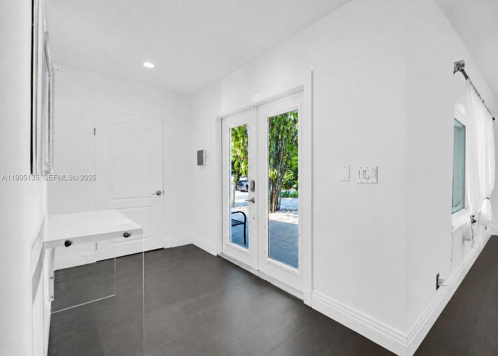 For Sale: $3,650,000 (5 beds, 4 baths, 3715 Square Feet)