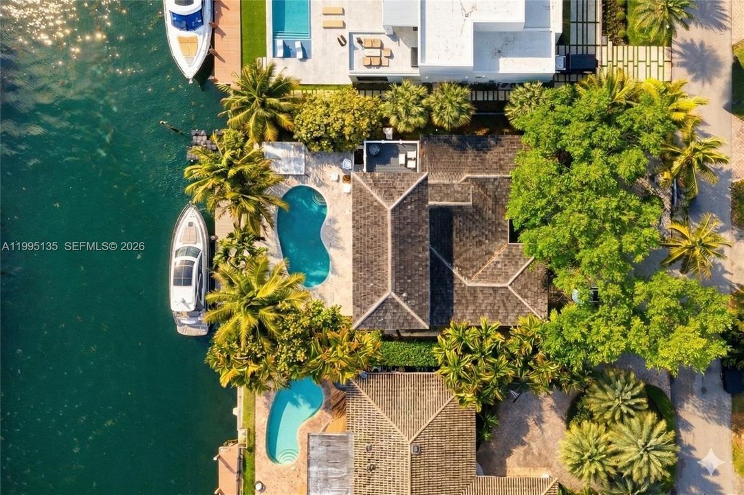 For Sale: $3,650,000 (5 beds, 4 baths, 3715 Square Feet)