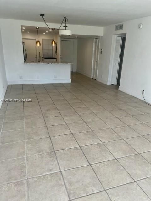 En Venta: $220,000 (2 camas, 2 baños, 1100 Pies cuadrados)