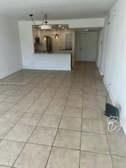 En Venta: $220,000 (2 camas, 2 baños, 1100 Pies cuadrados)