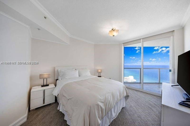For Sale: $1,050,000 (2 beds, 2 baths, 1637 Square Feet)