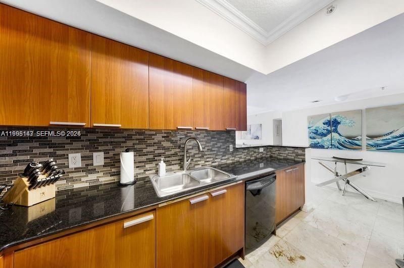 For Sale: $1,050,000 (2 beds, 2 baths, 1637 Square Feet)