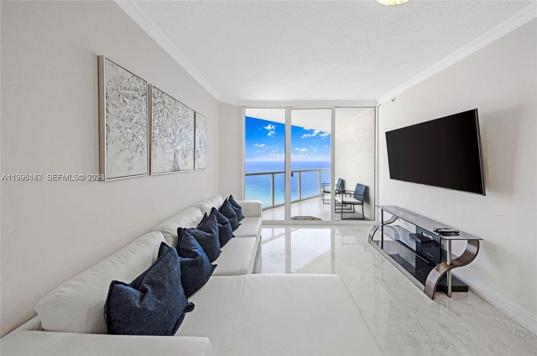 For Sale: $1,050,000 (2 beds, 2 baths, 1637 Square Feet)